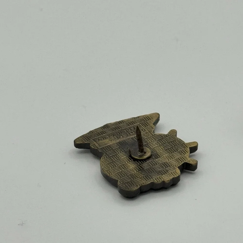 Disney Mickey Mouse‎ Ship Wheel Pin Nautical Gold Tone Cruise Era